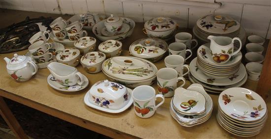 Qty of Evesham dinner service, plates, dishes, bowls etc